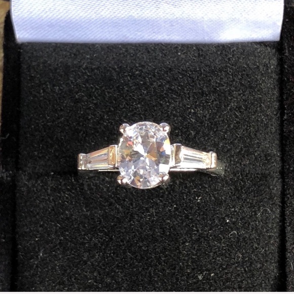 OVAL CUT PRINCESS ENGAGEMENT RING - Picture 4 of 6